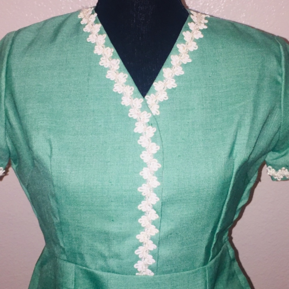 Vintage 60's Custom-made green dress with beaded decorative trim - Picture 7 of 11